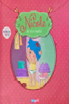 NICOLE SE VA A VESTIR